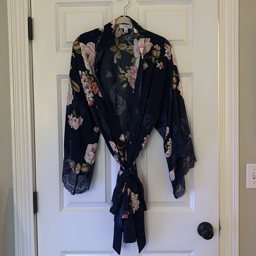 In Bloom by Jonquil Mila Lace Trim Floral Wrap Navy XL